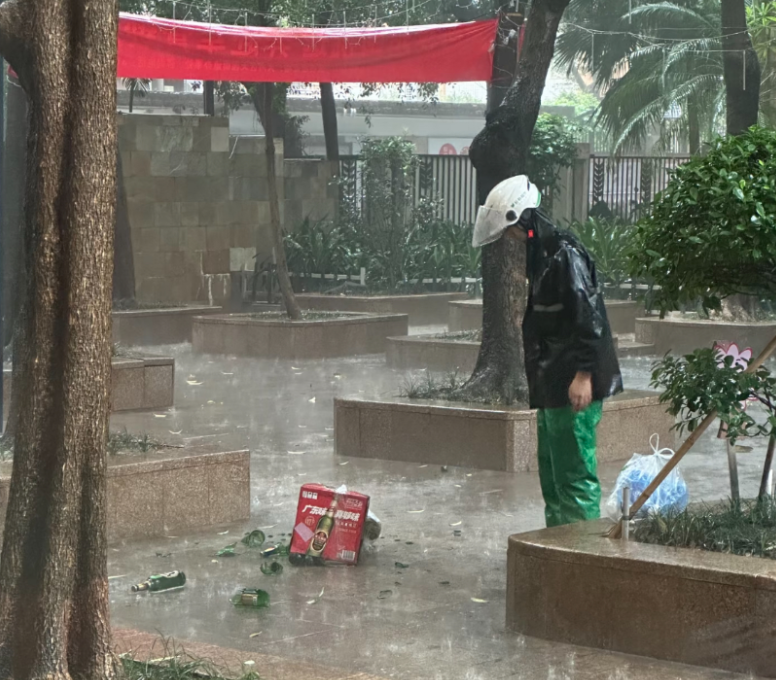 知丘客：小白用公众号写文章，1天收益2177，1个月13775块，这个办法教你怎么长久赚钱，每天不到1小时